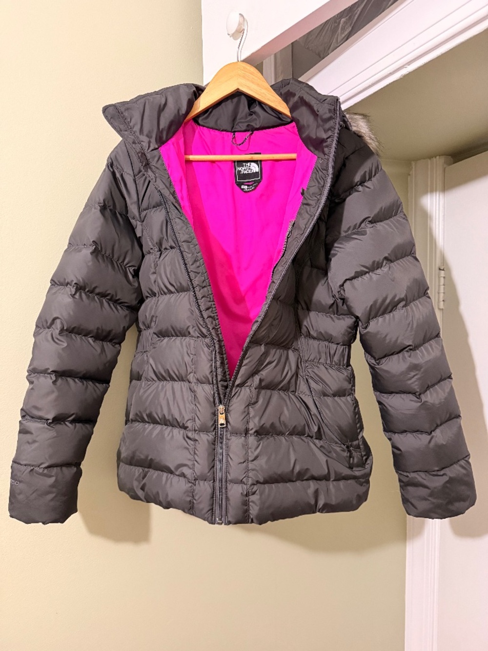 The North Face 550 Down Jacket Fur Hood Women’s Size L Gorpcore Excellent